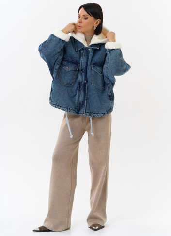 Женская утепленная джинсовая куртка с отделкой из эко меха
