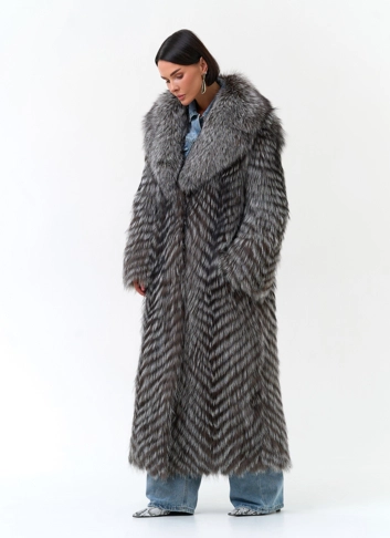 Длинная шуба из чернобурой лисы фото