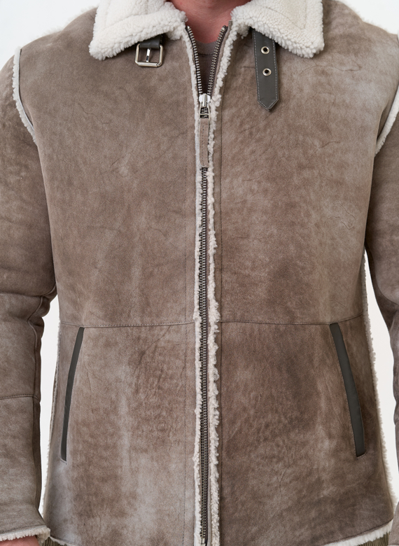 Светлая мужская дубленка