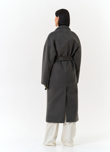 Женское пальто с английским воротником