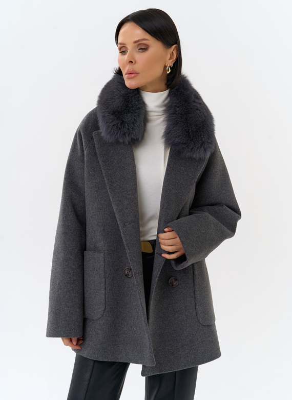 Женское утепленное пальто с отделкой из меха песца