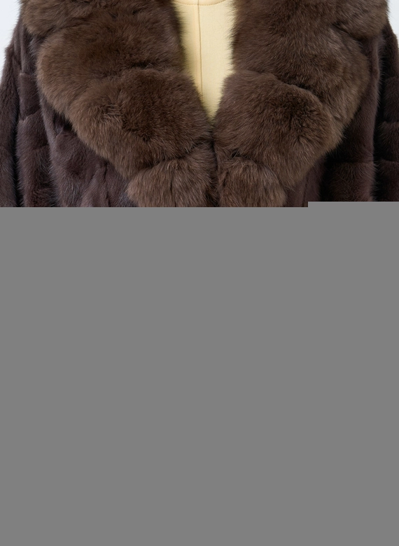 Женская шуба из меха норки с воротником из меха песца фото