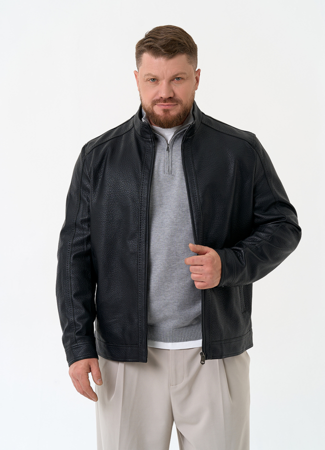 Мужская куртка из эко кожи черного цвета модель № 32879 меха малина