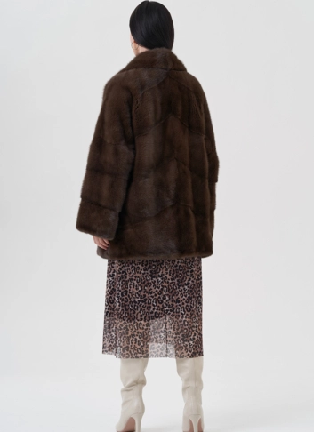 Шуба из норки с английским воротником 