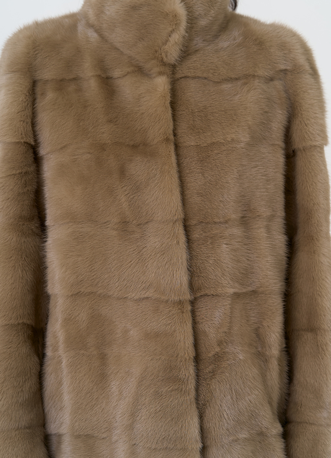 Короткая шуба из норки с воротником стойкой модель № 31329 в рассрочку