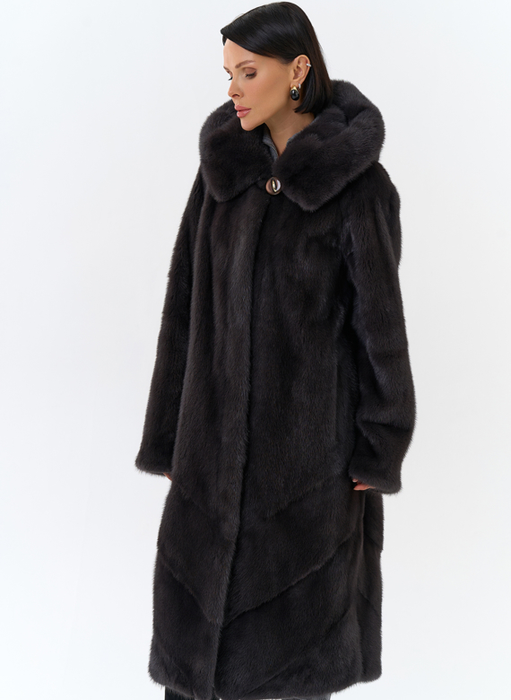 Женская шуба из норки силуэта баллон с капюшоном