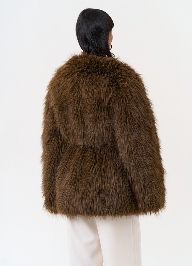 фото Женская шуба из эко меха с декоративным поясом модель № 31263