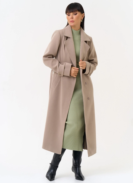 Женское пальто с английским воротником