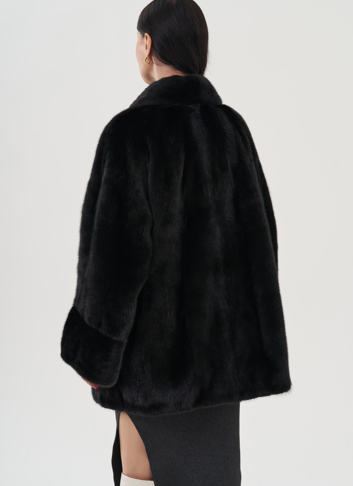 Короткая шуба из меха saga