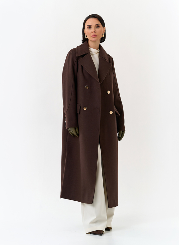 Женское пальто с английским воротником