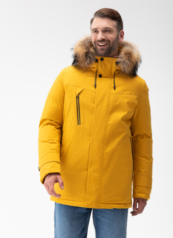 Мужской пуховик с капюшоном из меха енота