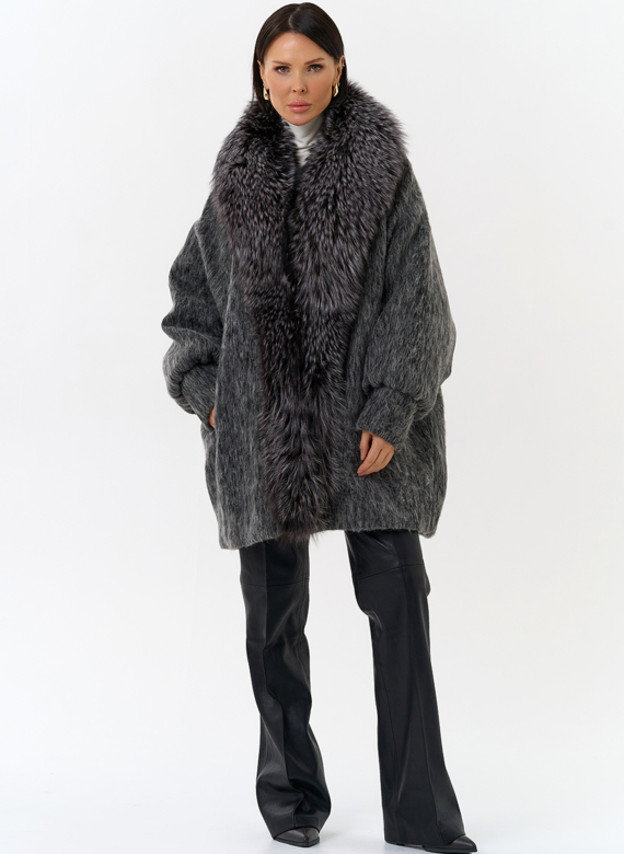 Женский удлиненный пуховик с отделкой из меха чернобурки