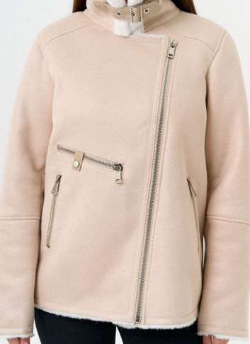 Светлая дубленка из эко замши