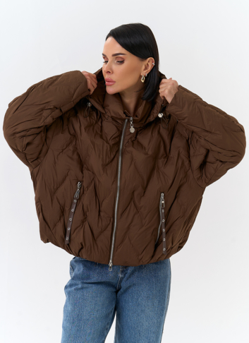 Женская куртка с капюшоном в коричневом цвете
