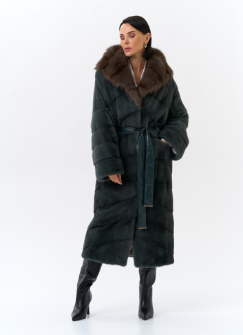 Шуба из меха норки с капюшоном из меха куницы