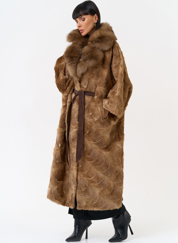 Женская шуба из меха норки с воротником их меха песца