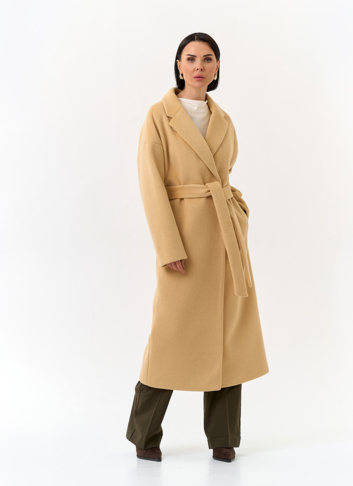 Женское пальто с английским воротником