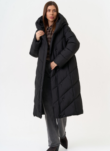 Женский пуховик черного цвета с поясом
