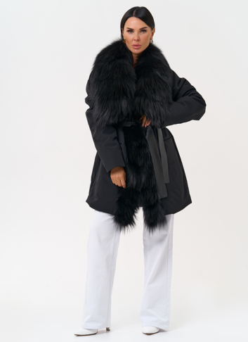 Женское зимнее полупальто черного цвета с мехом лисы