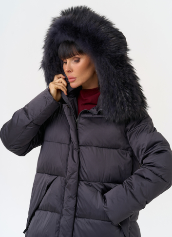 Женский пуховик с капюшоном из меха чернобурки