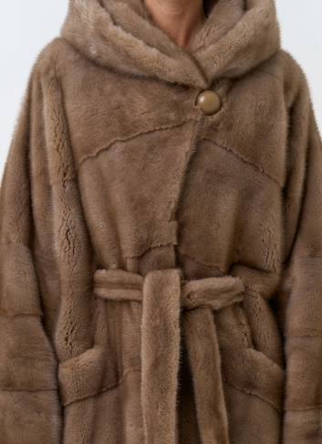 Шуба из меха норки с капюшоном