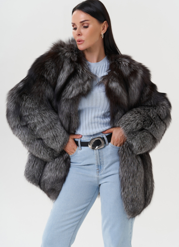 Шуба оверсайз из меха чернобурки Шуба оверсайз из меха чернобурки