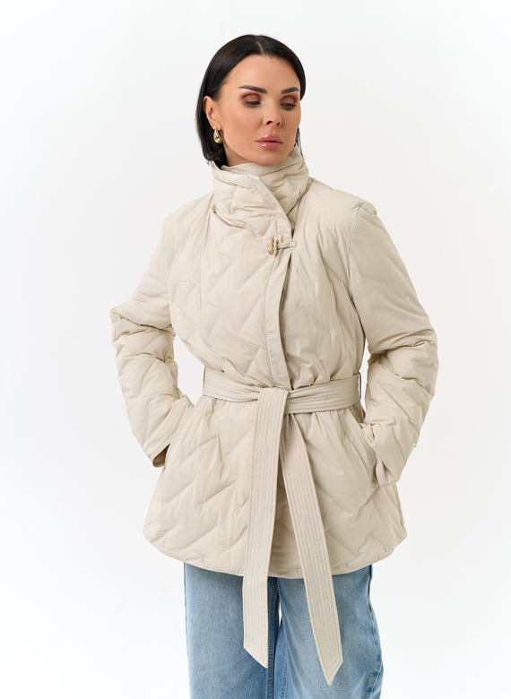 Женская куртка с поясом