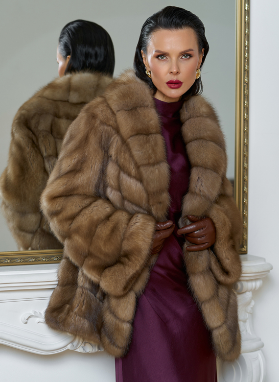 Женская шуба из куницы с воротником шаль