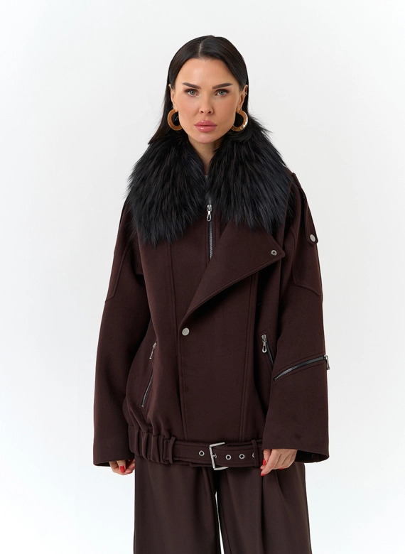 Женское укороченное пальто с отделкой из меха лисы фото
