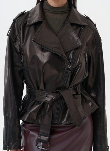 Женская кожаная куртка с поясом