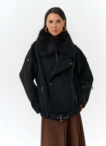 Женское укороченное пальто с отделкой из меха лисы