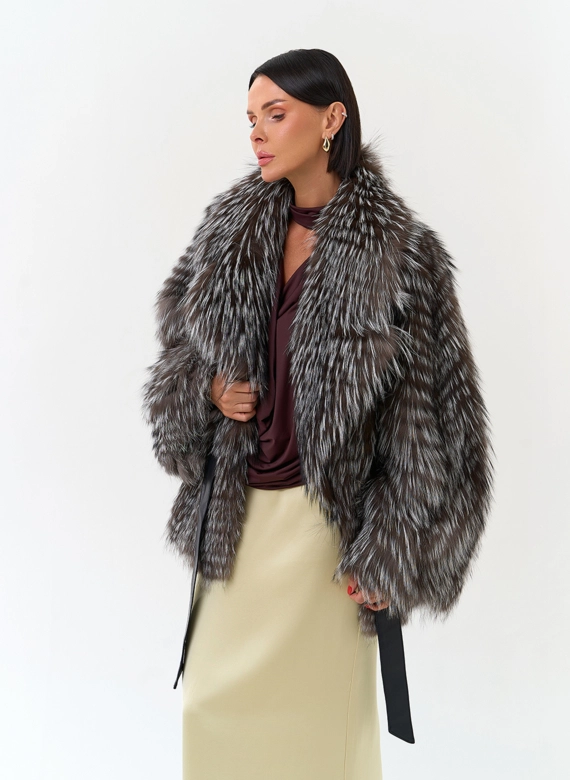 Женская шуба из меха чернобурой лисы фото