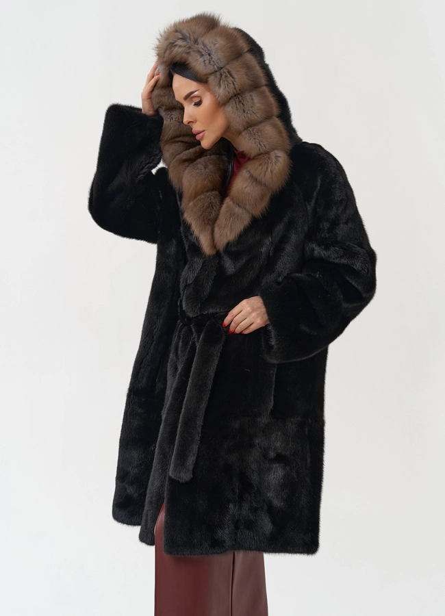 Норковая шуба с капюшоном из меха куницы модель № 30480 универмаг малина